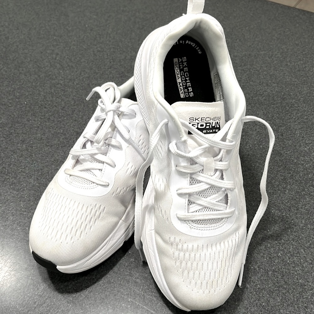 Skechers Go Run Elevate sneakers